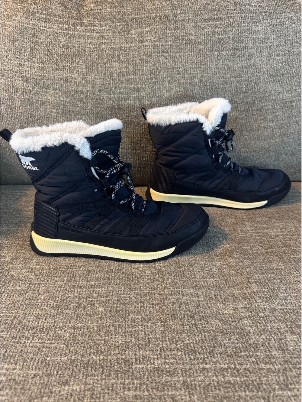 SOREL Whitney II Short Lace Waterproof Snow Boots Black Women’s 6 / Kids 5